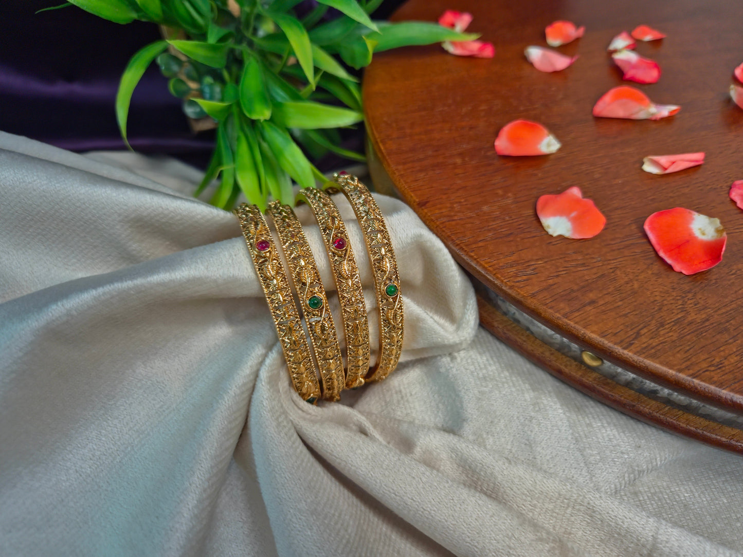 Antique Kemp Stone and Leaf motif bangles - Set of 4.