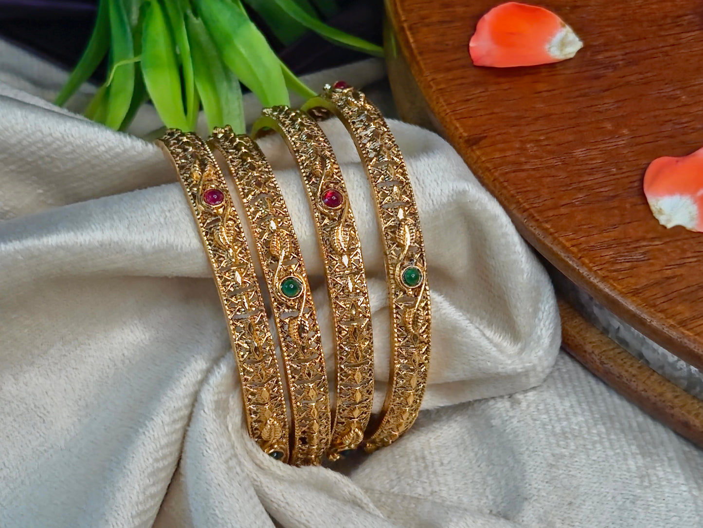 Antique Kemp Stone and Leaf motif bangles - Set of 4.